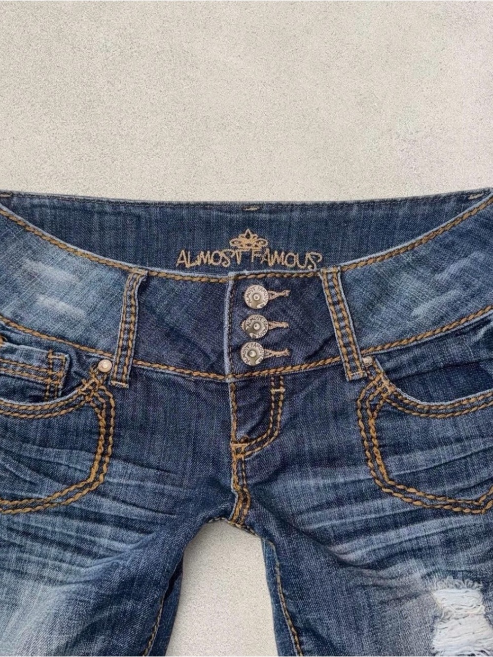 Vintage Almost Famous Low Rise Tri Button Distressed Capri Jeans Women's 5